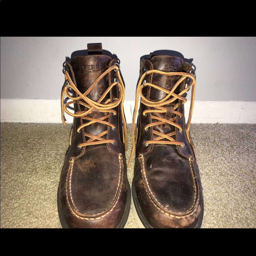 Great pair of  men’s leather Sperry boots
